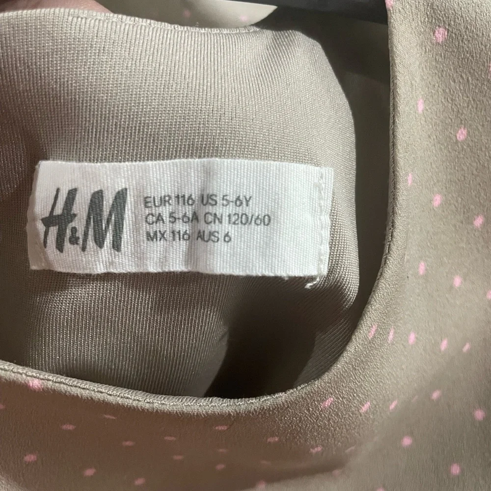 H&M sleeveless georgette material, frills at the front bottom. Size 4-6 year - Picture 4 of 4